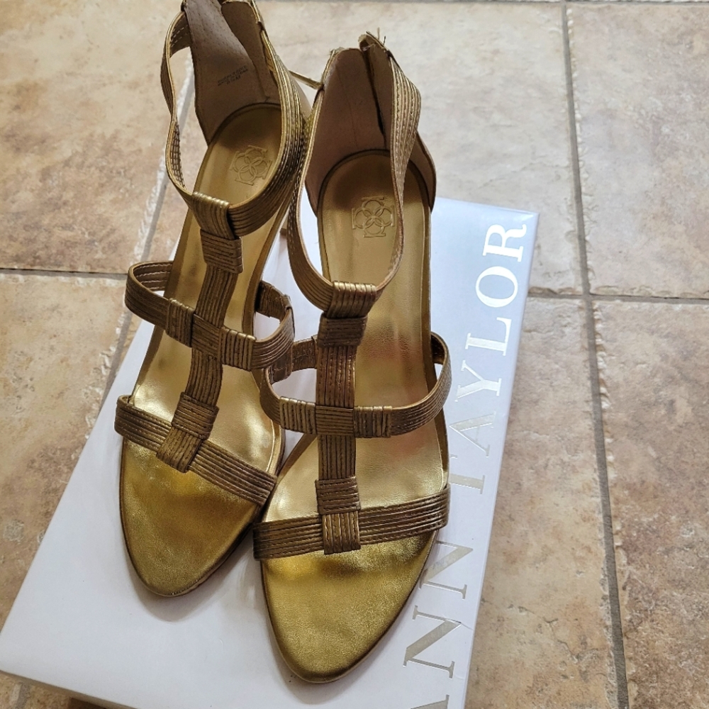 Ann Taylor Bronze sandals size 8.5